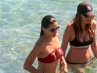 Adriana Lima w niezwykłym czerwonym bikini